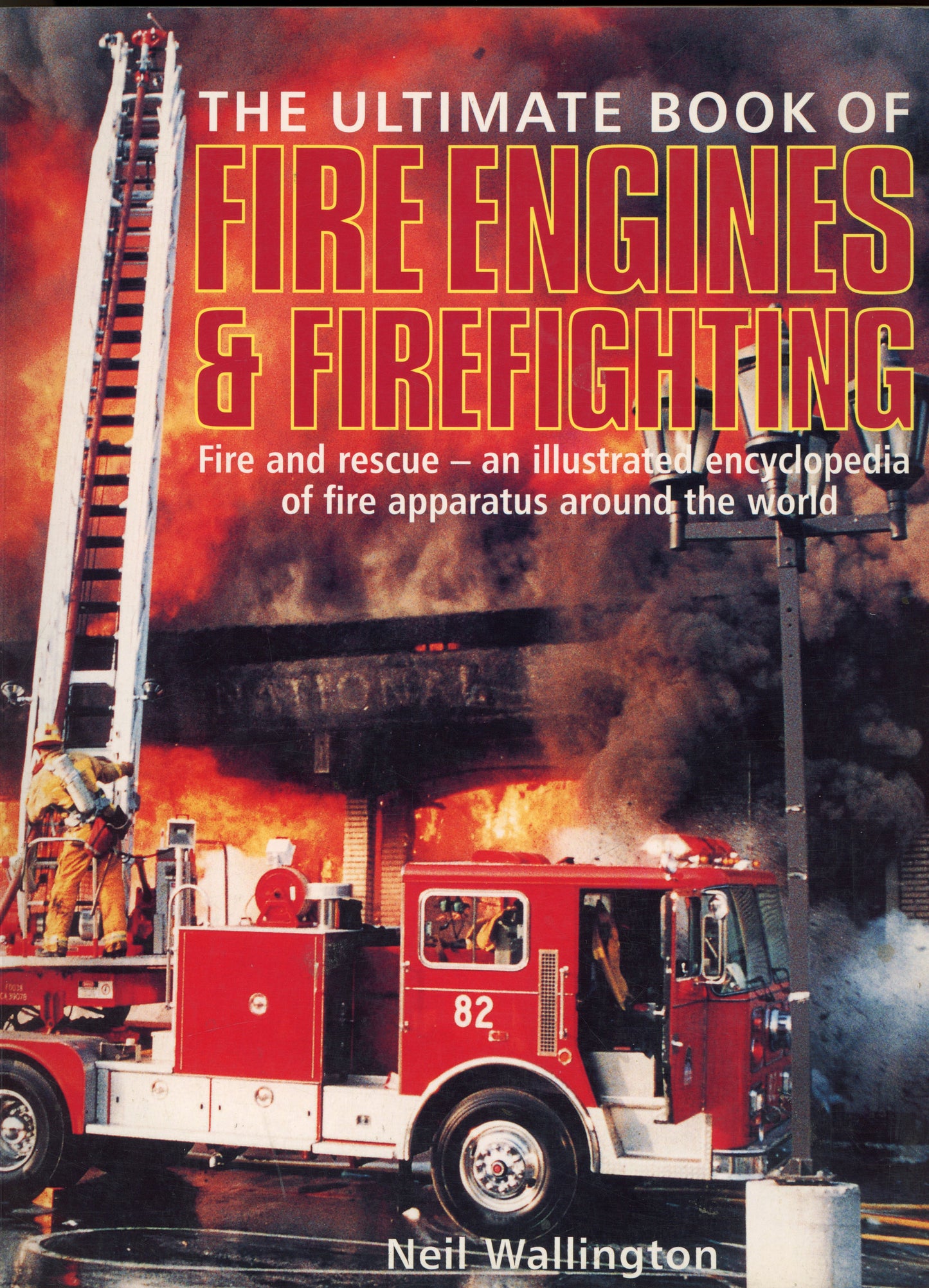 The Ultimate Book of Fire Engines and Firefighting - 1844772349