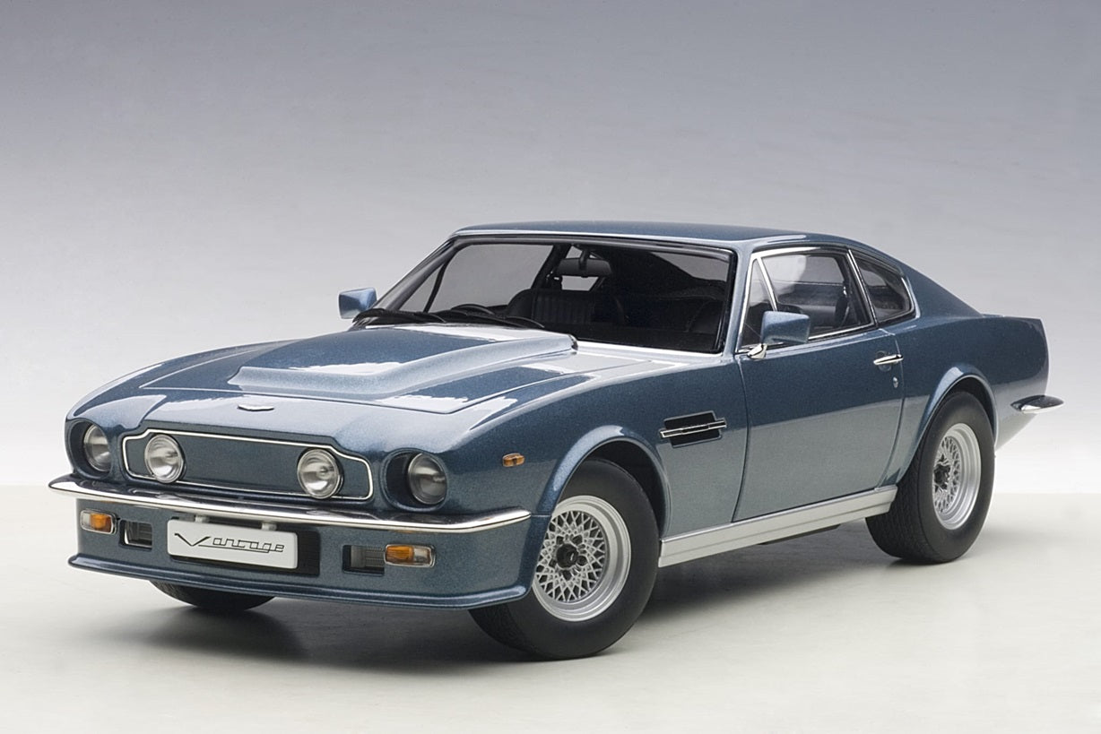 Aston Martin V8 Vantage Blu '85 Damaged Trim 1/18 Scale Auto Art AA70223