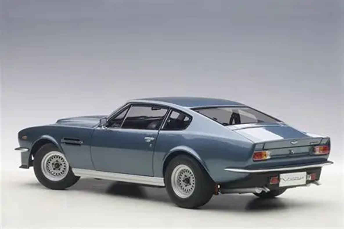 Aston Martin V8 Vantage Blu '85 Damaged Trim 1/18 Scale Auto Art AA70223