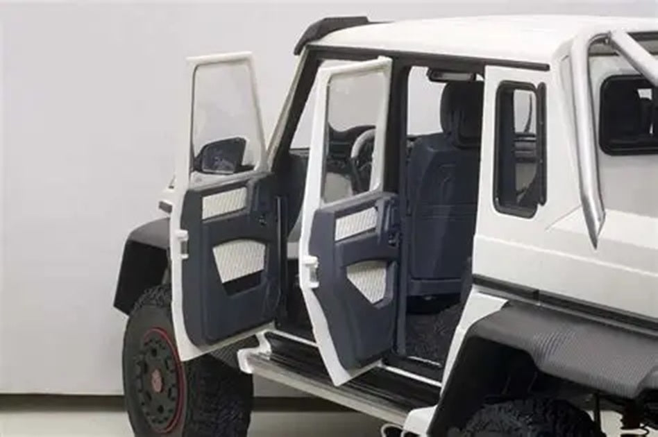 Mercedes-Benz G63 AMG 6 X 6 White 1/18 Scale Auto Art AA76307