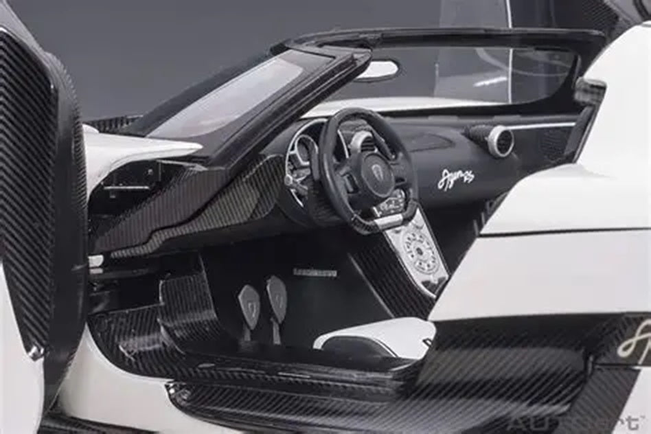 Koenigsegg Agera RS White/Black 1/18 Scale Auto Art AA79021