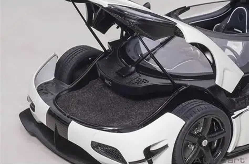 Koenigsegg Agera RS White/Black 1/18 Scale Auto Art AA79021