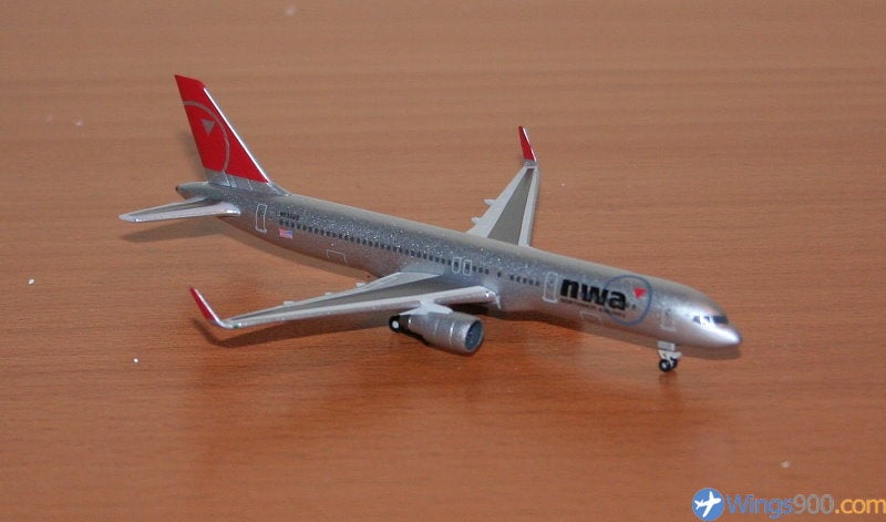 Boeing 757-200 Northwest - 1/500 Scale Herpa Wings HW503273