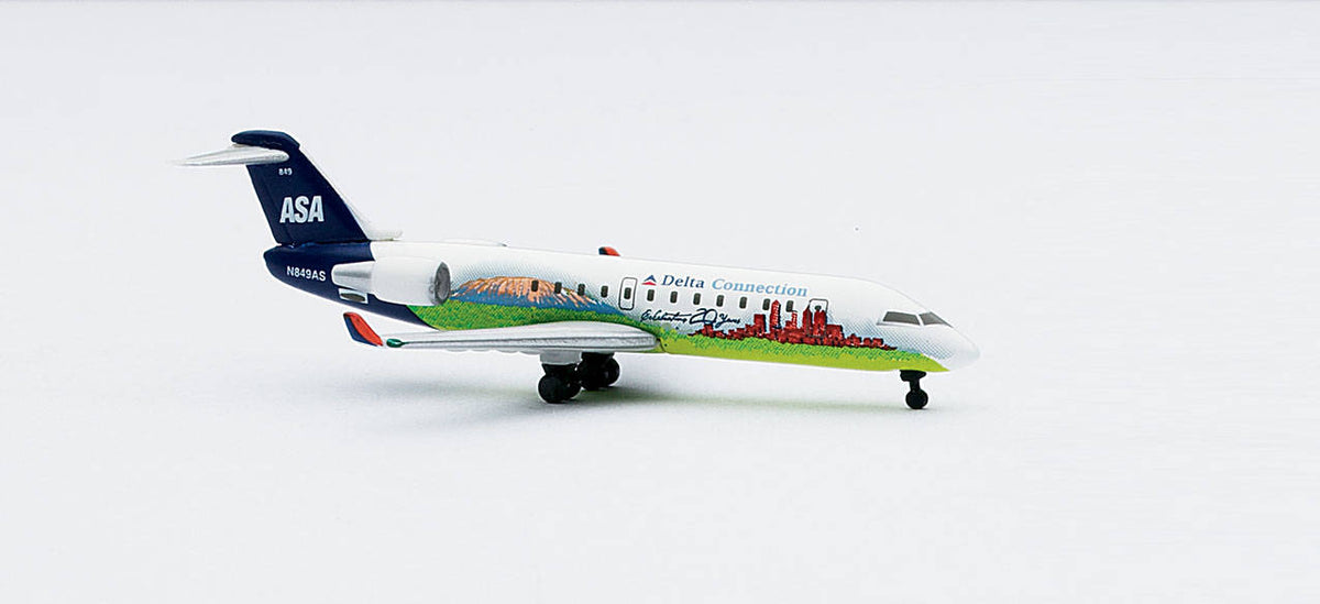 Canadair Jet Delta Connection - 1/500 Scale Herpa Wings HW512572