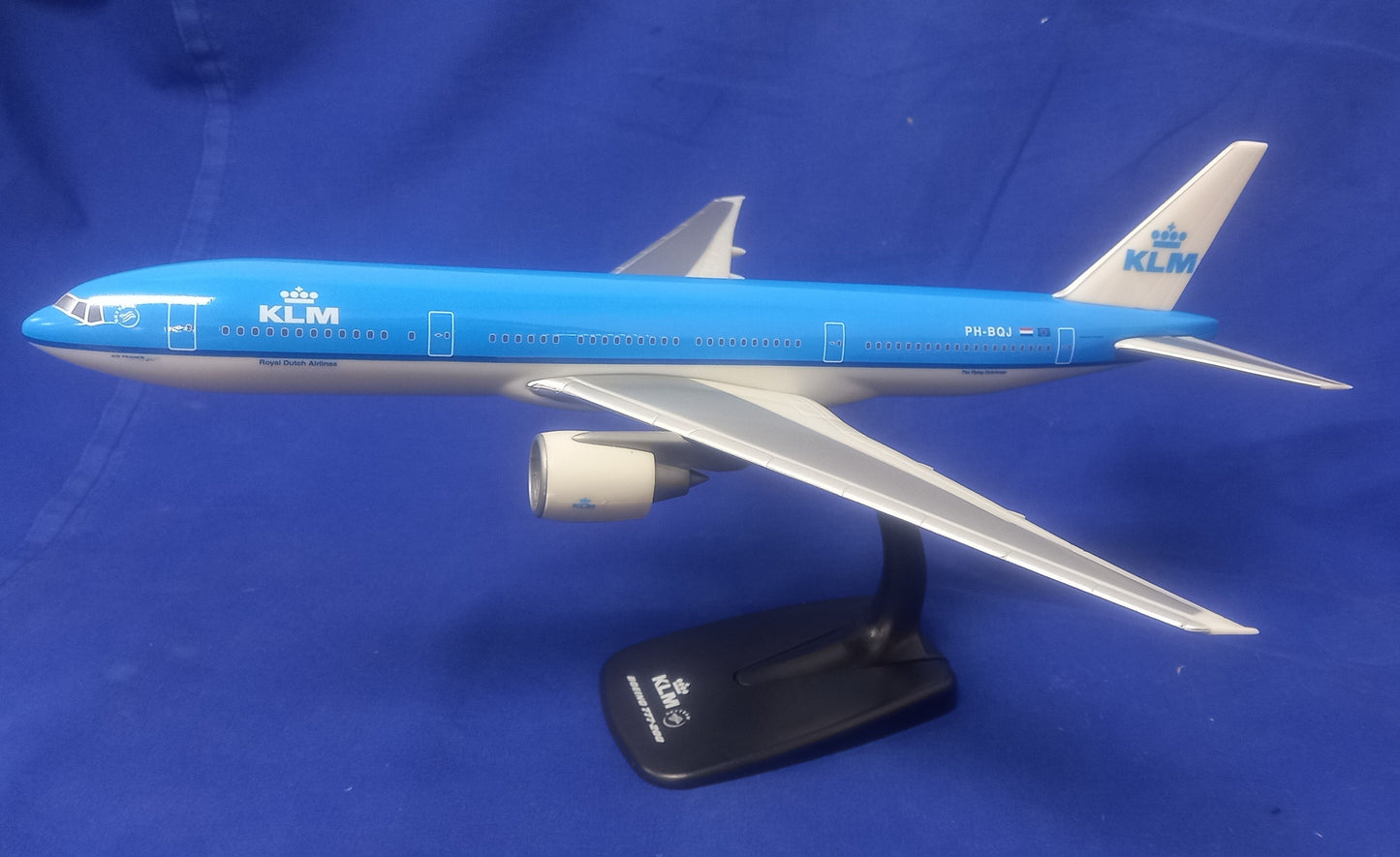 Boeing 777-200 KLM Desktop Display Model - 1/200 Scale PPC Models PPC700954 JW19