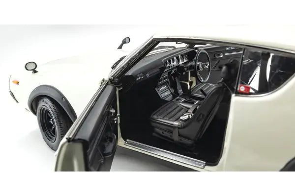 NISSAN SKYLINE 2000 GT-R KPGC110 WHITE 1/18 Scale Kyosho KYO08255W