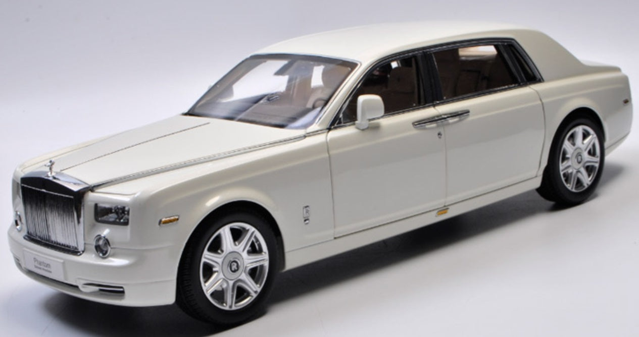 ROLLS ROYCE PHANTOM EXT W/BASE WHT 1/18 Scale Kyosho KYO08841EW