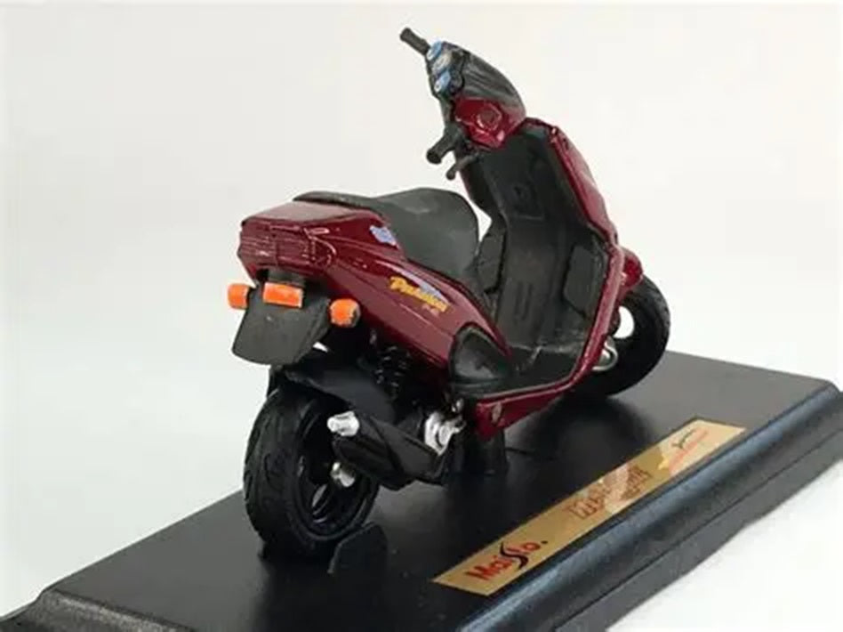 Malaguti Phantom F-12 1/18 Scale Maisto NR1195
