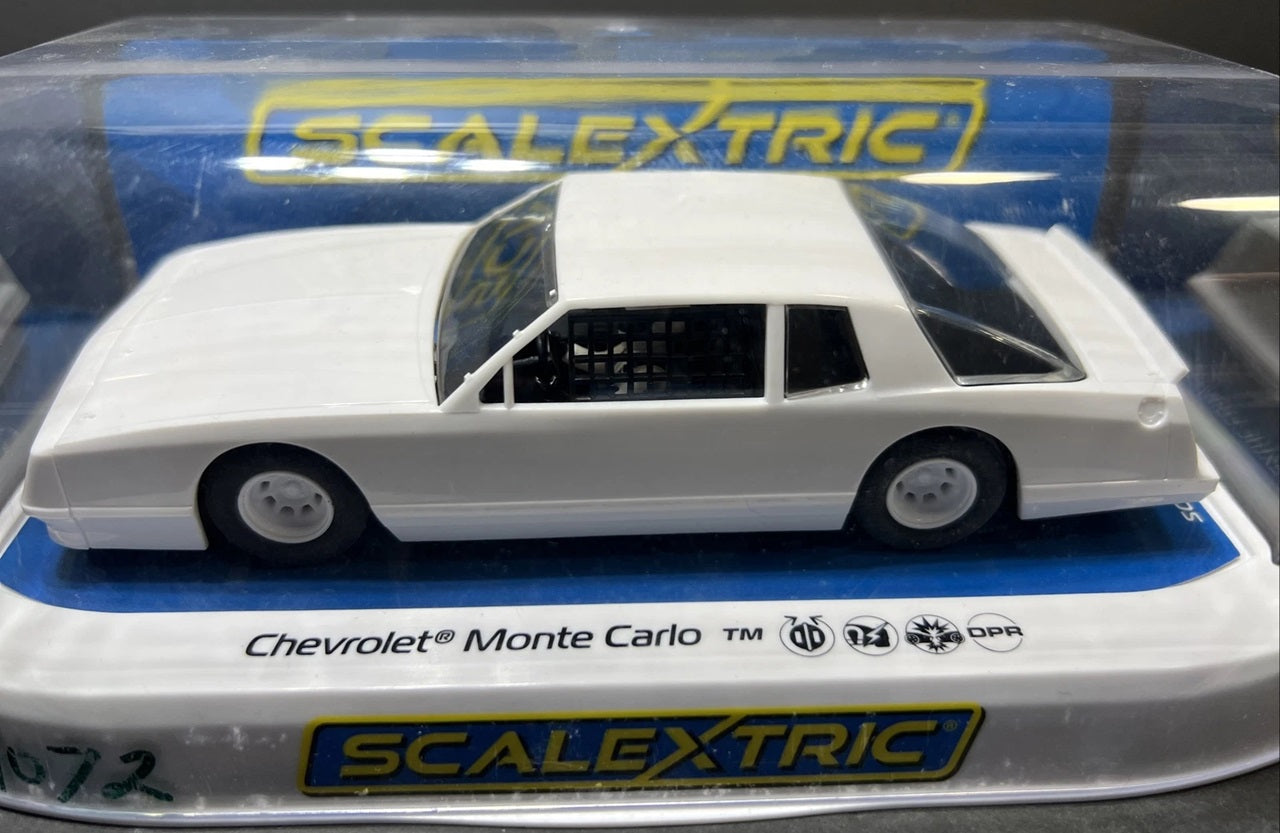 Chevrolet Monte Carlo 1986 White 1/32 Scalextric SCAC4072