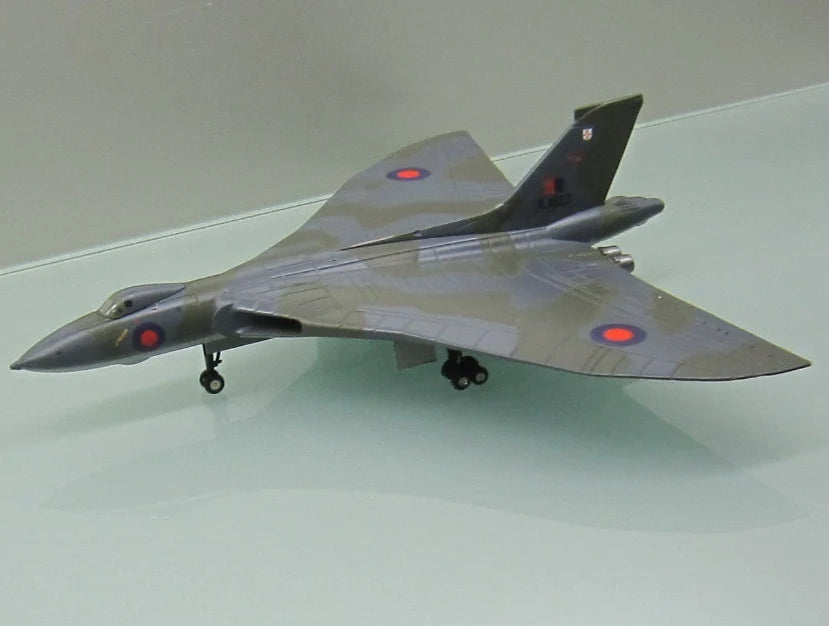Avro 698 Vulcan RAF - 1/200 Scale Aviation 200 AVR02