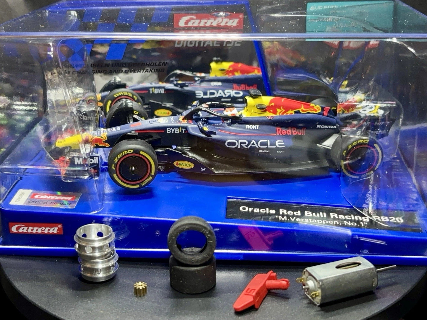 DIGITAL Red Bull F1 RB20 "M.Verstappen #1" 1/32 Scale Carrera Car32046