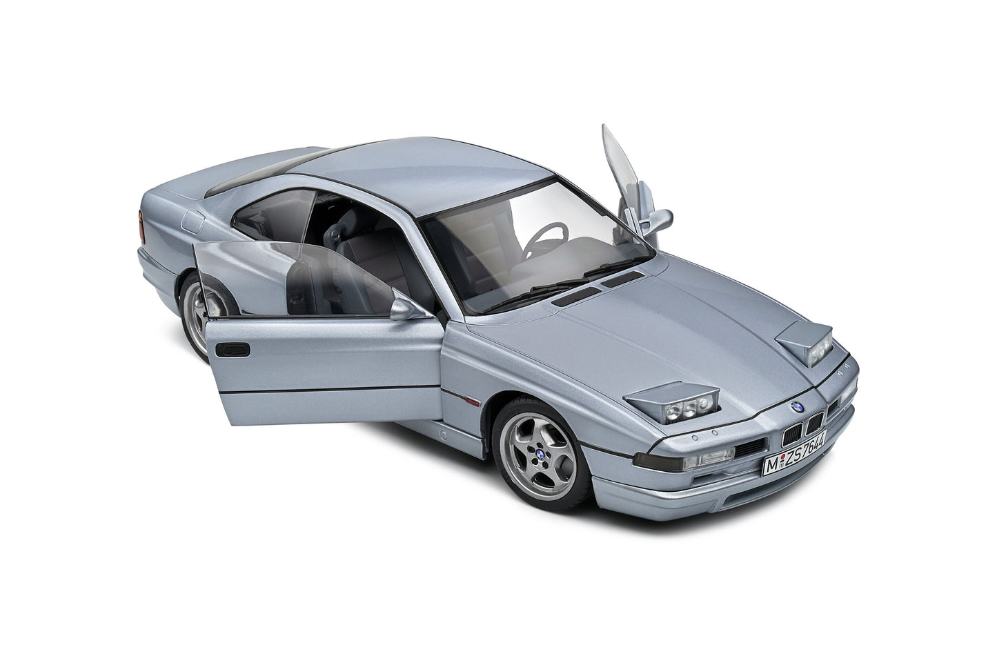 BMW 850 (E31) CSI – Arktissilber Met – 1992 1/18 Solido S1807004