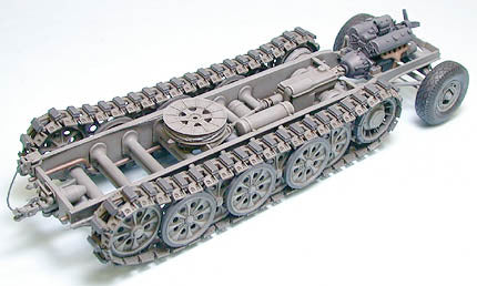 German 18t Heavy + Track FAMO 1/35 Scale Tamiya 35239