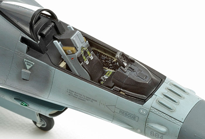 F-16CJ Fighting Falcon 1/72 Scale Tamiya 60786