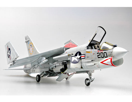 F-8J Crusader - 1/32 Scale - Trumpeter - TRU02273