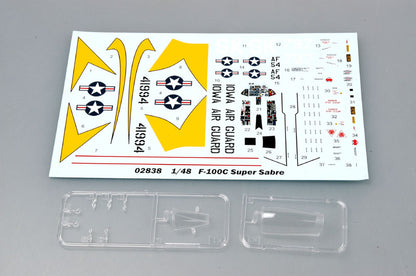 F-100C Super Sabre - 1/48 Scale - Trumpeter - TRU02838