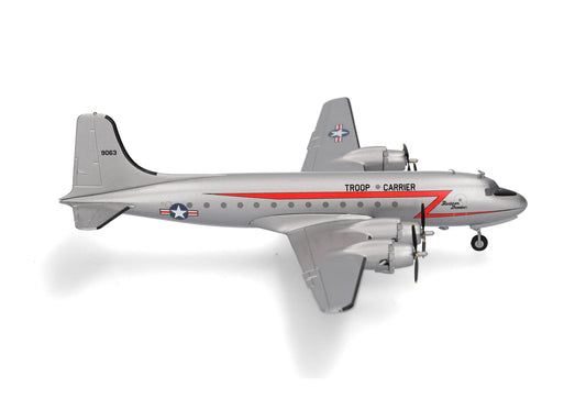 Douglas C54 Skymaster USAF - 1/200 Scale Herpa Wings 573177