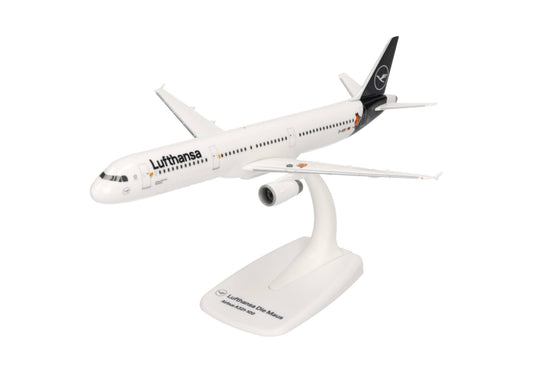 Airbus A321 Lufthansa Desktop Display Model - 1/200 Scale Herpa 612432
