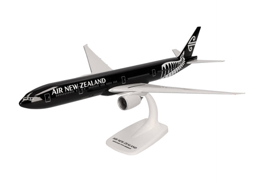Boeing 777-300ER Air New Zealand Desktop Display Model - 1/200 Scale Herpa 612777
