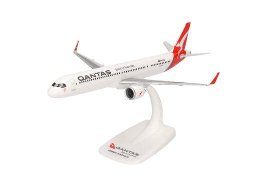Airbus A321XLR Qantas Desktop Display Model - 1/200 Scale Herpa 614610