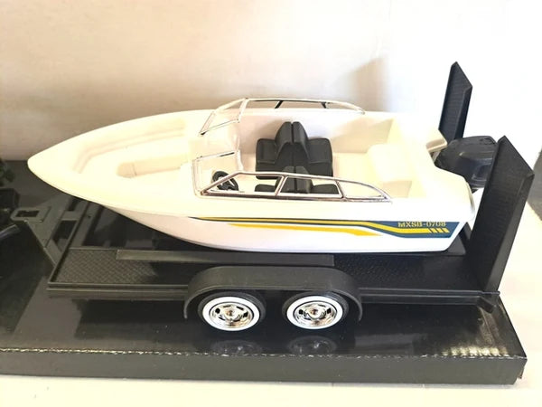 Plymouth Truck with Speed Boat/Trailer 1941 - 1/24 Scale - MotorMax - MOT75200/73278