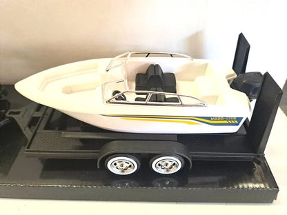 Plymouth Truck with Speed Boat/Trailer 1941 - 1/24 Scale - MotorMax - MOT75200/73278