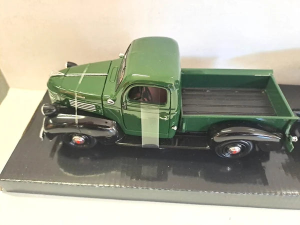 Plymouth Truck with Speed Boat/Trailer 1941 - 1/24 Scale - MotorMax - MOT75200/73278