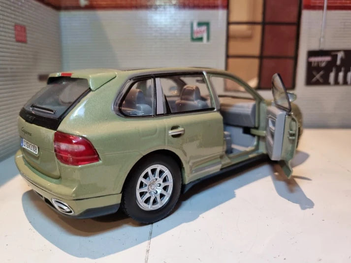 Porsche Cayenne Meteor Grey 2008 - 1/24 Scale - MotorMax - MOT73344