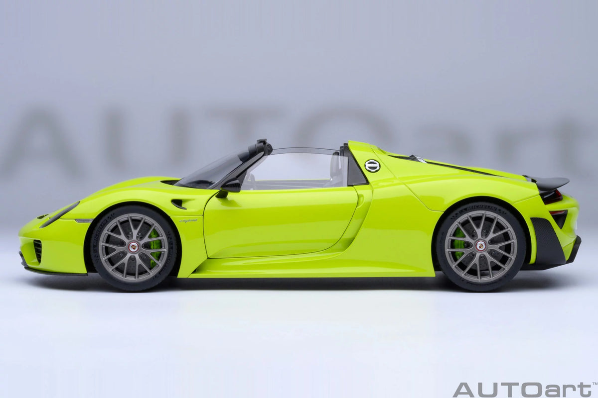 Porsche 918 Spyder Weissach Package Acid Green - 1/18 Scale - Auto Art - AA77921