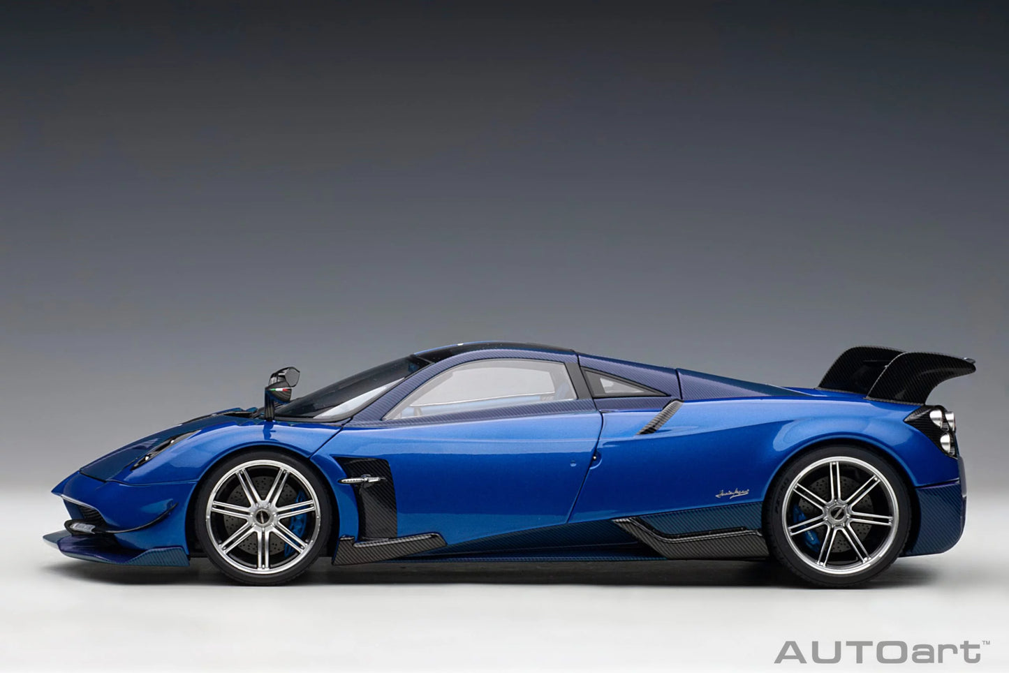 Pagani Huayra BC Carbon Fibre Blu Francia - 1/18 Scale - Auto Art - AA78277
