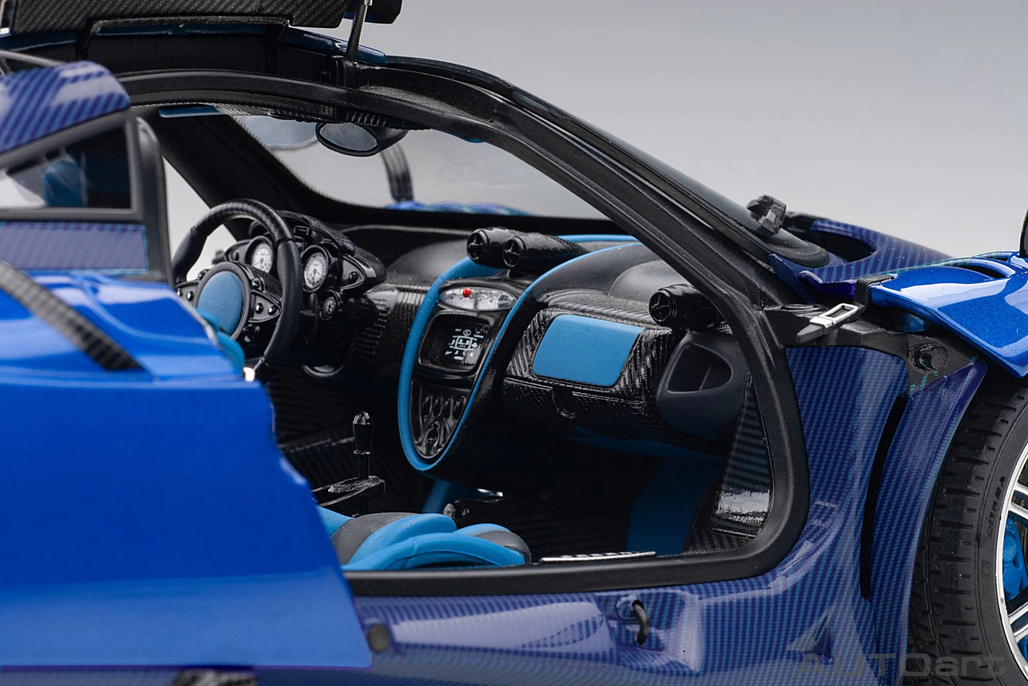 Pagani Huayra BC Carbon Fibre Blu Francia - 1/18 Scale - Auto Art - AA78277