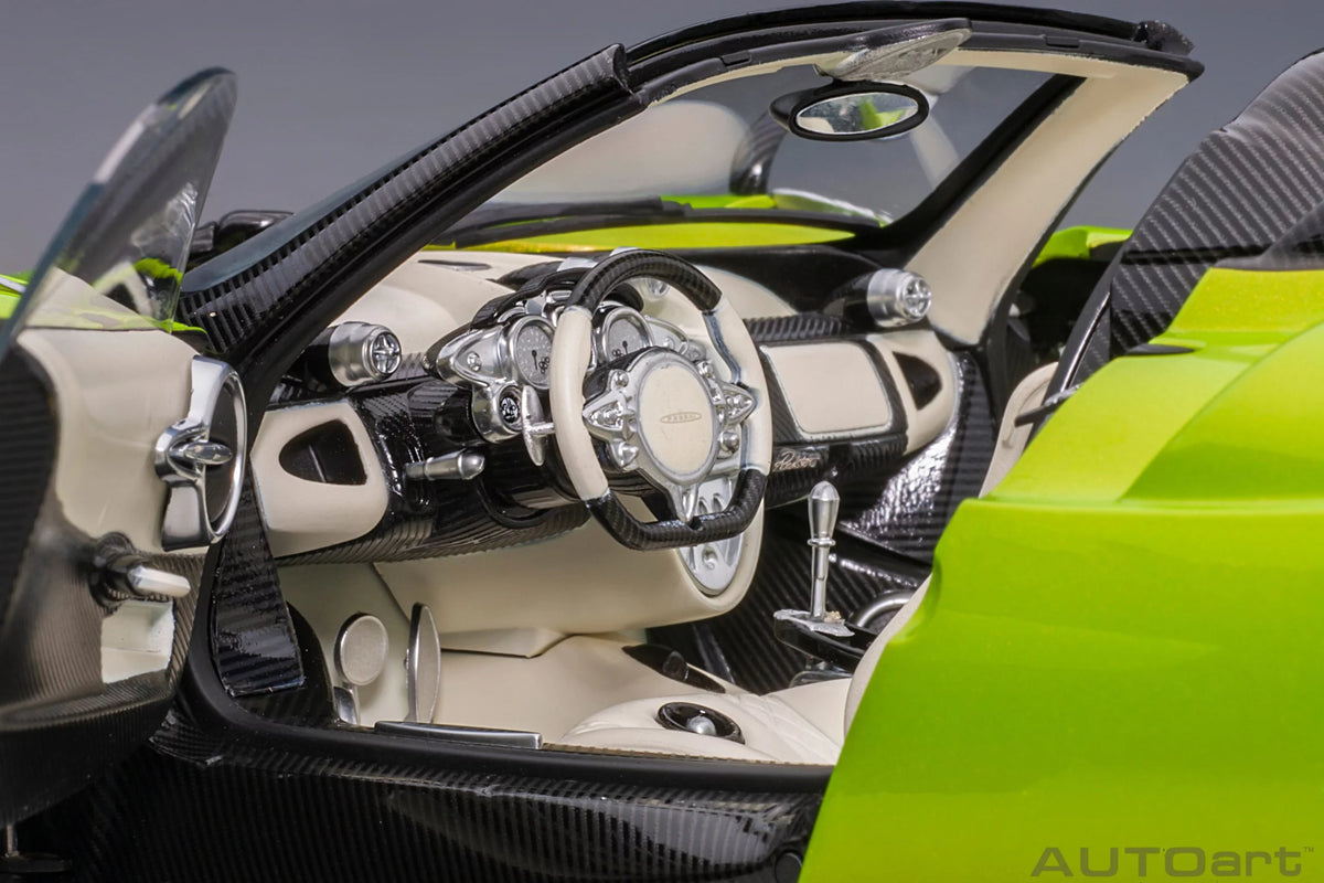 Pagani Huayra Roadster Verde Firenze - 1/18 Scale - Auto Art - AA78288