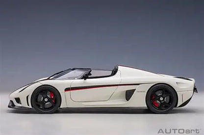 Koenigsegg Regera White/Black Carbon/Red  1/18 Scale Auto Art AA79027