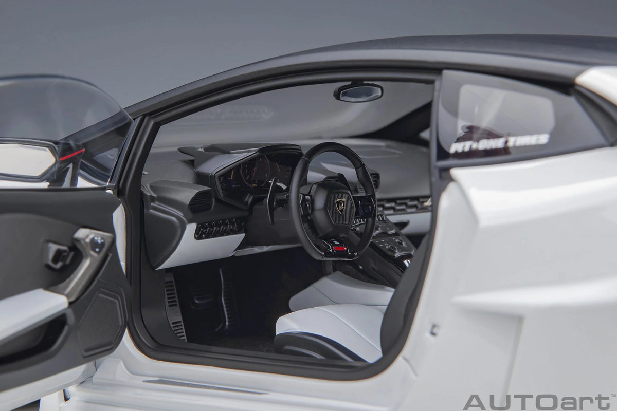 Huracán GT Liberty Walk LB Silhouette Works White - 1:18 Scale - Auto Art - AA79125