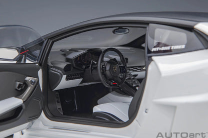 Huracán GT Liberty Walk LB Silhouette Works White - 1:18 Scale - Auto Art - AA79125