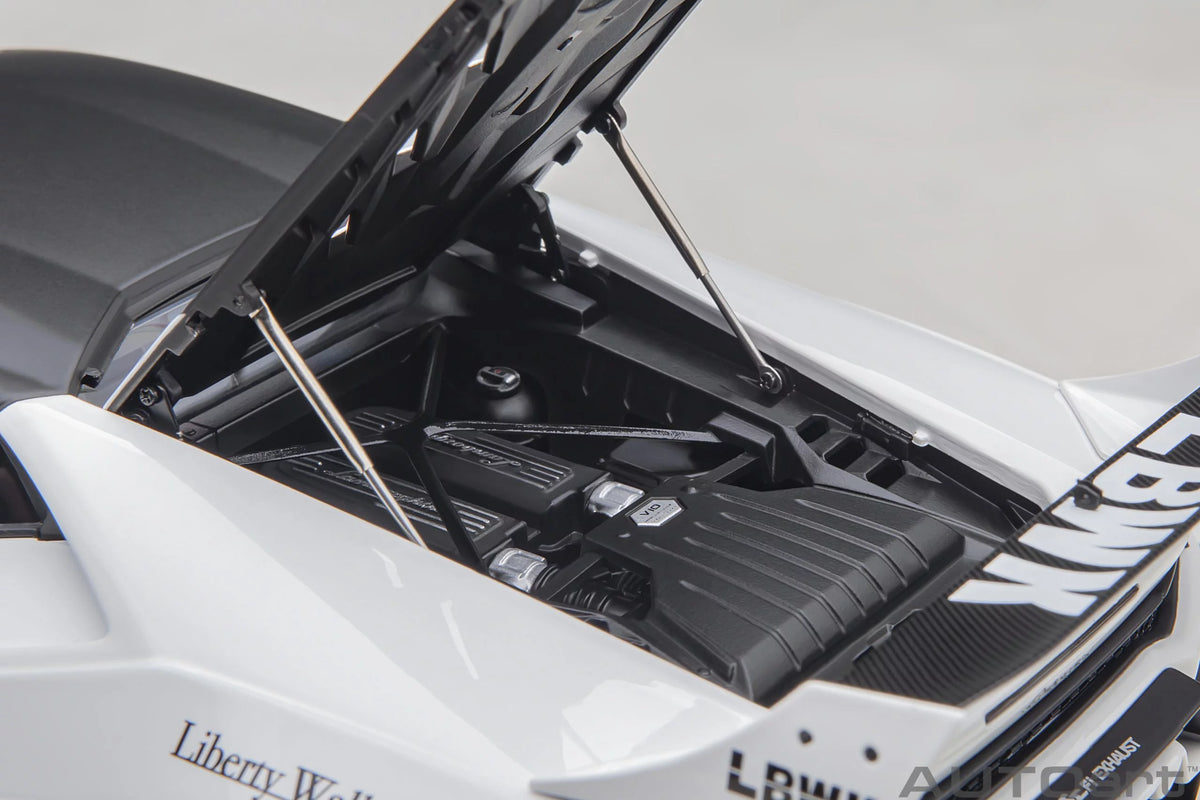 Huracán GT Liberty Walk LB Silhouette Works White - 1:18 Scale - Auto Art - AA79125