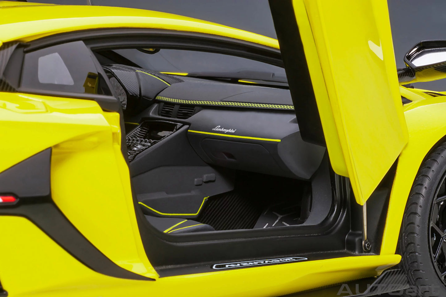 Lamborghini Aventador SVJ Giallo Tenerife/Pearl Yellow - 1/18 Scale - Auto Art - AA79175