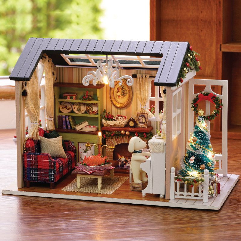 Holiday Times Cute Room Dollhouse CR8009