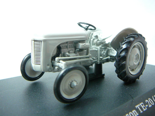 Ferguson TE-20 Tractor 1947 - 1/43 Scale Universal Hobbies DL-02