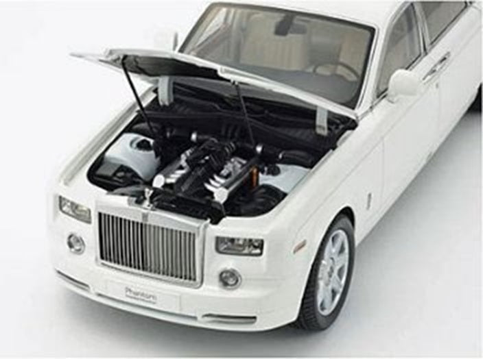 ROLLS ROYCE PHANTOM EXT W/BASE WHT 1/18 Scale Kyosho KYO08841EW