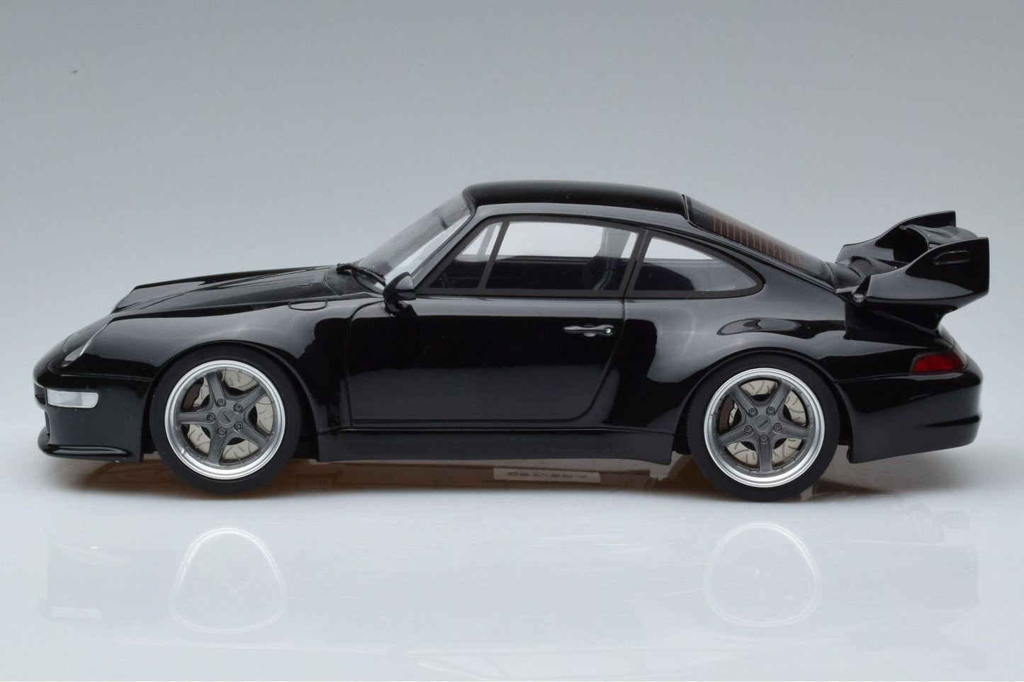 PORSCHE GUNTHER WERKS 993 400R BLACK 1/18 Scale Kyosho KYOGTS028KJ-B