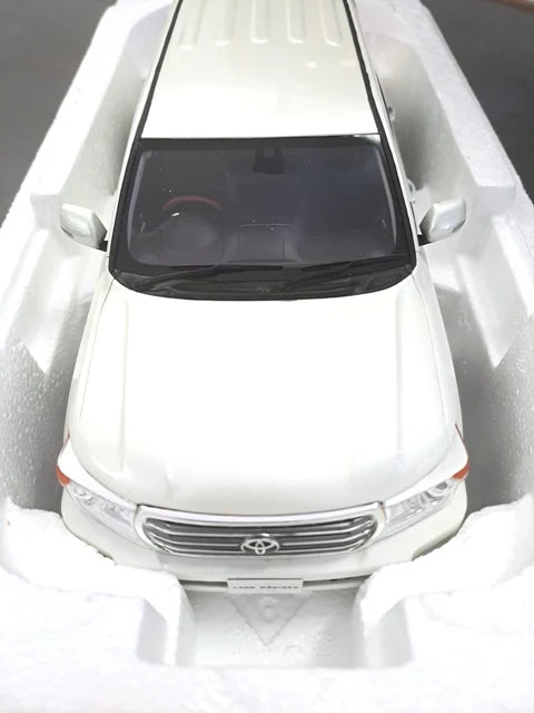 LAND CRUISER WHITE (RESIN) 1/18 Scale Kyosho  KYOKSR18008W-B