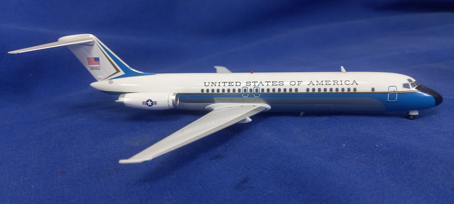 Douglas DC-9-32 United States of America - Inflight 200 IF932027 MDC-10