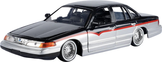Ford Crown Victoria Get Low Black/Silver 1998 - 1/24 Scale MotorMax MOT79024