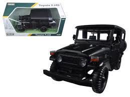 Toyota FJ40 TRD (Hard Top) Black - 1/24 Scale MotorMax MOT79323BLK