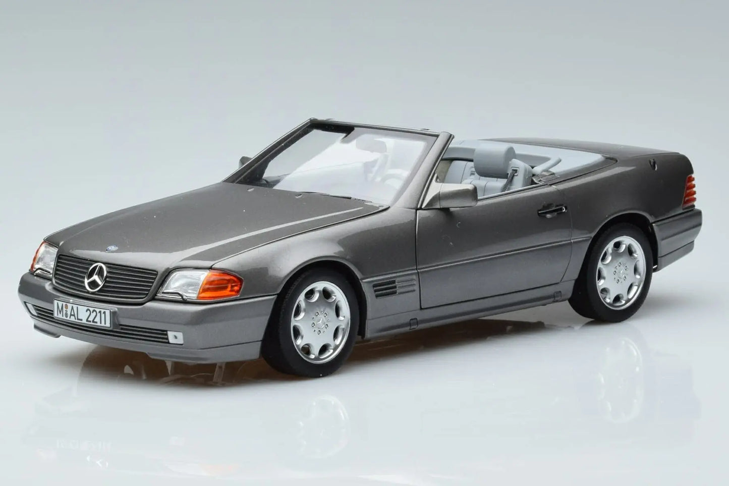 MERCEDES BENZ 500 SL GREY 1989 1/18 Scale NOREV MTDNOR183715