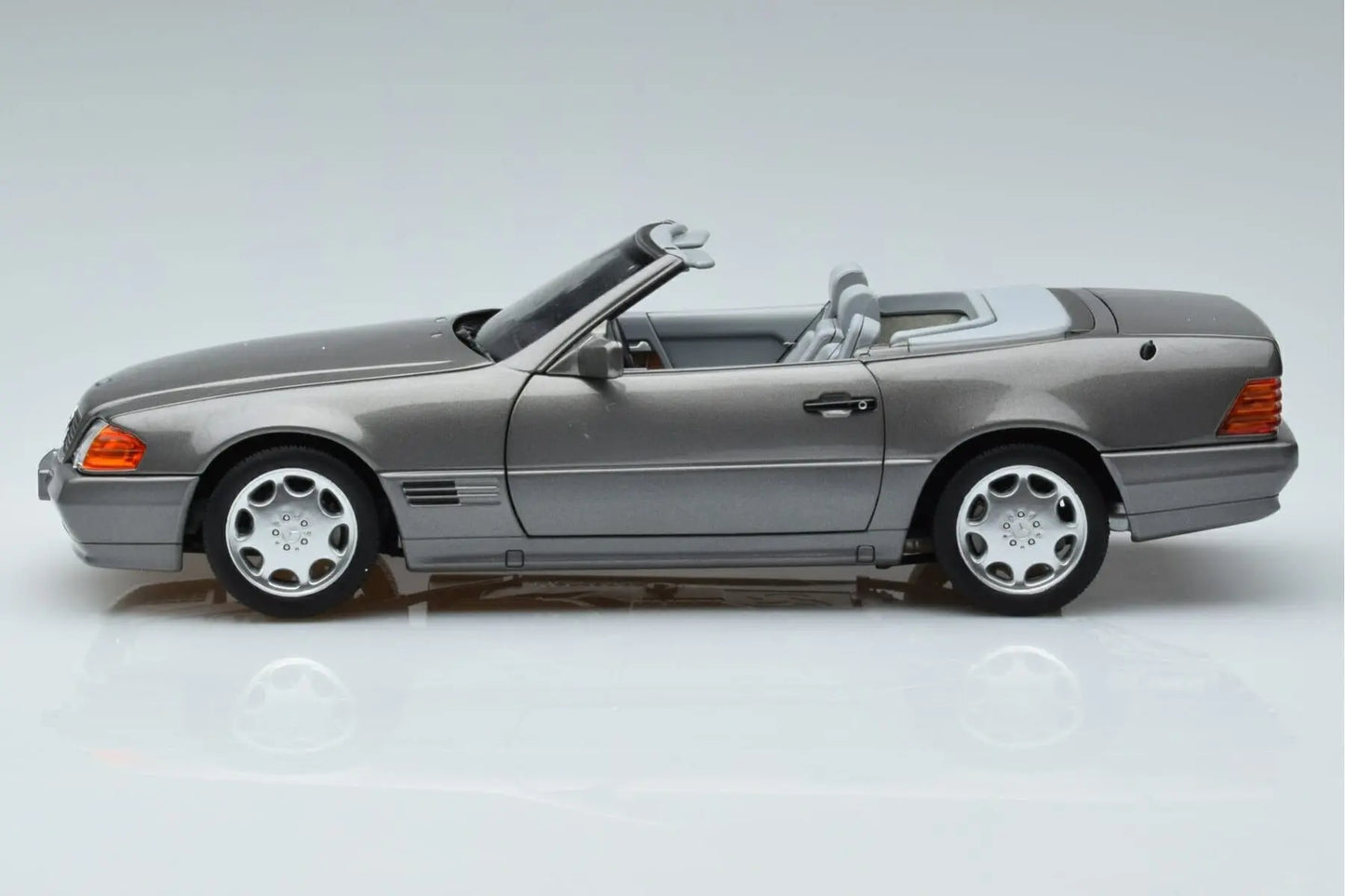MERCEDES BENZ 500 SL GREY 1989 1/18 Scale NOREV MTDNOR183715