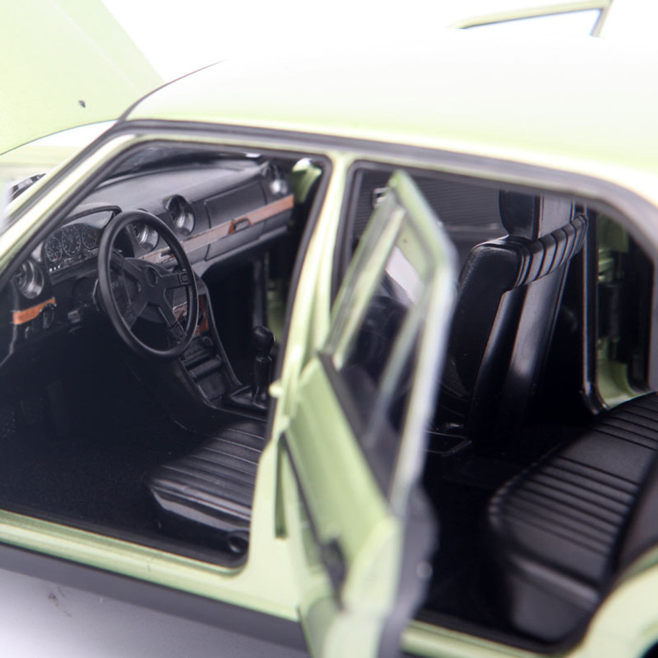 MERCEDES-BENZ 200 AMG 1984 SILVER GREEN MET 1984 1/18 Scale NOREV MTDNOR183795