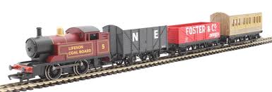 RailRoad Steam Engine Train Pack - 00 Gauge Hornby R30035