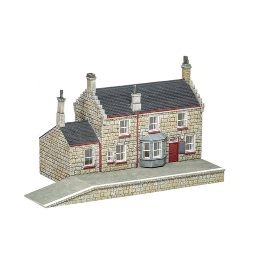 Hogsmeade Station Building - 00 Gauge Hornby R7230